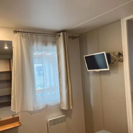 Camping Grand Mobile-home 45m2 Au Calme Et Au Bord De