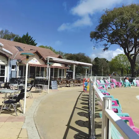 Camping Grand Mobile-home 45m2 Au Calme Et Au Bord De *