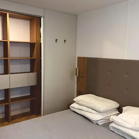 مكان تخييم Grand Mobile-home 45m2 Au Calme Et Au Bord De