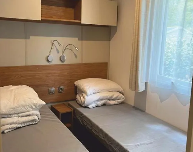 Grand Mobile-home 45m2 Au Calme Et Au Bord De キャンプ場