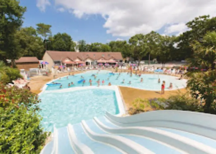 Grand Mobile-home 45m2 Au Calme Et Au Bord De キャンプ場